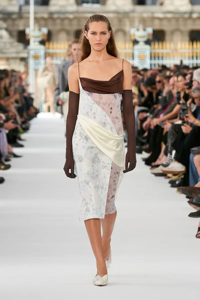 Look 14